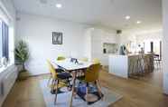 Functional Hall 3 Stylish modern home in Manchester city centre with parking