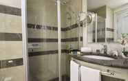 In-room Bathroom 7 Ramada Plaza by Wyndham Mardin