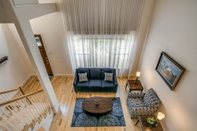 Common Space Stylish 3 bedroom Town Home at shops at