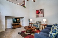 Lobby Beautifully furnished TownHome at shops