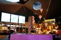 Bar, Cafe and Lounge Airport Capsule Hotel Fly Me to the Moon