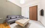 Ruang untuk Umum 3 Vibrant Cozy Flat Near the Metro