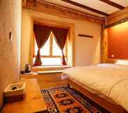 Bedroom 6 Tibetan-style Courtyard Hotel
