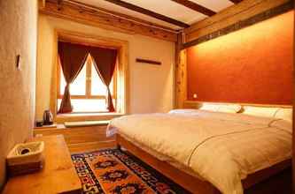 Bedroom 4 Tibetan-style Courtyard Hotel