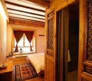 Bedroom 7 Tibetan-style Courtyard Hotel