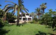 Common Space 2 Only 100m to the Beach! Spacious Villa With Private Pool - 12 People