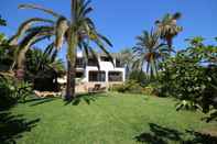 Common Space Only 100m to the Beach! Spacious Villa With Private Pool - 12 People