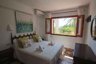 Bedroom 4 Only 100m to the Beach! Spacious Villa With Private Pool - 12 People