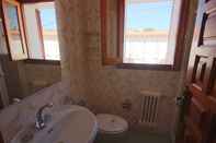 In-room Bathroom Only 100m to the Beach! Spacious Villa With Private Pool - 12 People