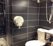 Toilet Kamar 5 Hotel le Berthelot