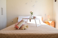 Bedroom Seaside Family Haven - Avia's Spacious Getaway