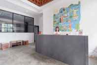 Lobi Fello Bnb Hostel Kuta - Adults Only