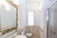 Phòng tắm bên trong Appartamenti Rio Marina