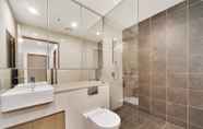 Toilet Kamar 6 Orange Stay Sydney CBD