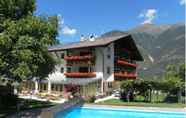 Swimming Pool 2 Hotel Montani