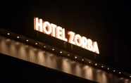 Bên ngoài 4 Hotel Zorba