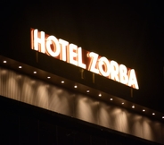 Bên ngoài 4 Hotel Zorba