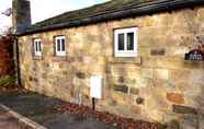 Exterior 2 Country School Cottage near Harwood