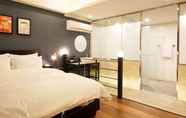 Kamar Tidur 7 France Hotel