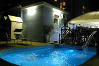 สระว่ายน้ำ Hotel Villa Nora