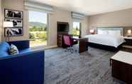 Bedroom 4 Hampton Inn & Suites Gilroy