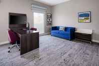 Common Space Hampton Inn & Suites Gilroy