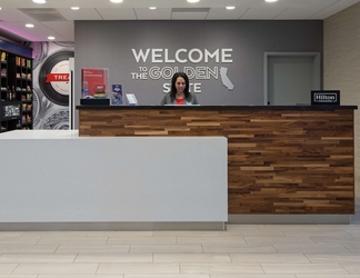 Lobby 2 Hampton Inn & Suites Gilroy