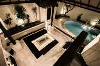 Kolam Renang Villa de Malicott Athena