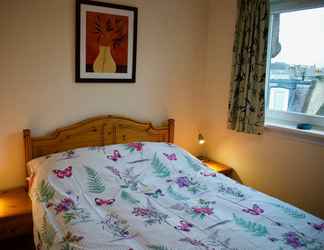 Bedroom 2 Welcoming and Homely 2 Bed in Central Location