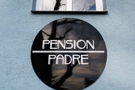 Exterior Pension Padre