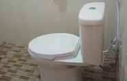 Toilet Kamar 5 Bagoesfull Homestay