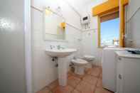 In-room Bathroom I tre Golfi Via del Sole Giallo