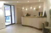 Lobby Emerald Suites