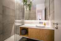 In-room Bathroom Lemon Tree Garden 3 Bedroom Apartment