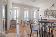 Bar, Cafe and Lounge An Ecletic Apartment in Lisbon