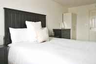 Kamar Tidur Bright & Modern 2BR Apartment Parking