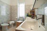 Phòng tắm bên trong Casa Vacanza La Limonaia
