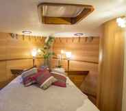 Bedroom 6 Barge Tango