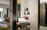 In-room Bathroom 2 Ramada Encore by Wyndham Guangzhou South