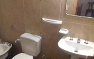 Toilet Kamar 6 Hostal Las Nubes