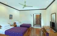 Kamar Tidur 4 Golden Rock Hotel