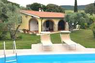 Swimming Pool Villa Le Vigne