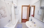 In-room Bathroom 7 Villino Mare e Natura