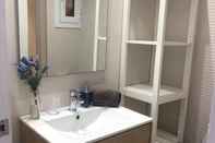 In-room Bathroom Vilamarlux III