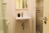 In-room Bathroom 3 Bedroom Apartments Wells Street