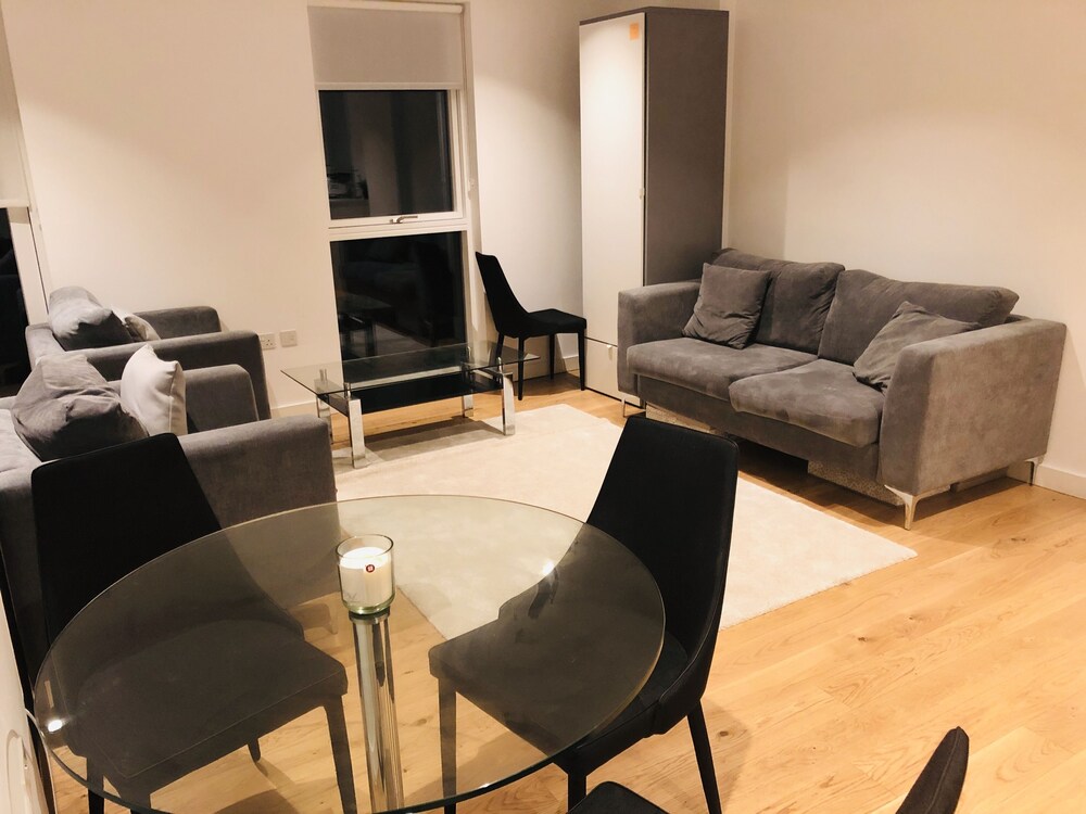 Ruang Umum Luxury 2 Bed 2 Bath Apartments next to kings cross