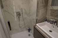 In-room Bathroom Luxury 2 Bed 2 Bath Apartments next to kings cross