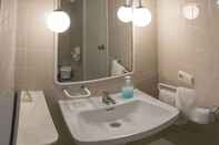 In-room Bathroom Hotel Cero Ocho