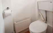 In-room Bathroom 2 Central London 2BR Apartment in Waterloo