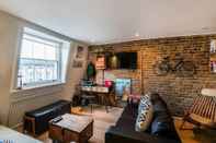 Lobby Lovely 1BR Flat Walk to Hyde Park